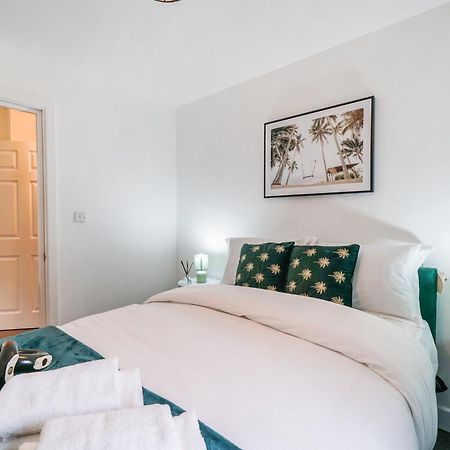 Livestay-New Private Apartment Building Minutes From Heathrow Слау Экстерьер фото