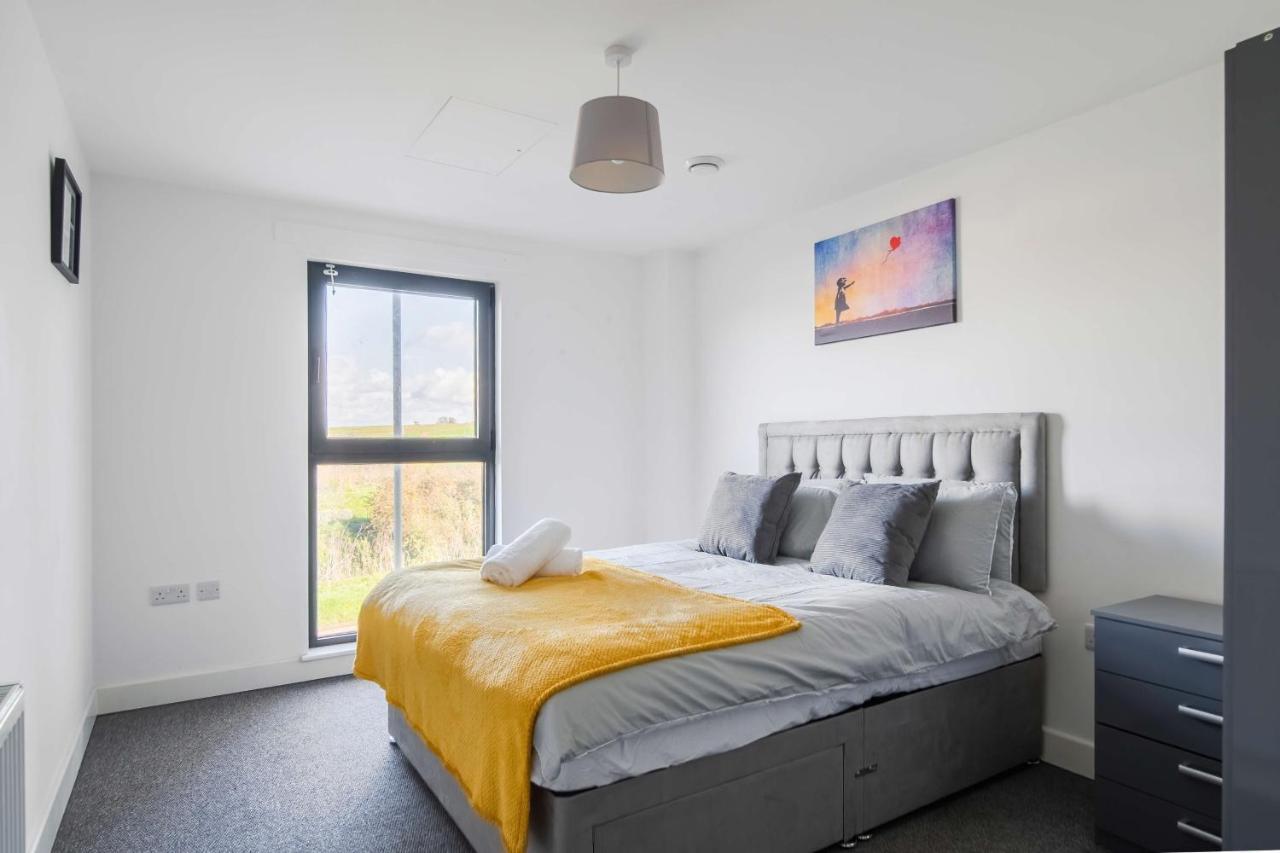 Livestay-New Private Apartment Building Minutes From Heathrow Слау Экстерьер фото