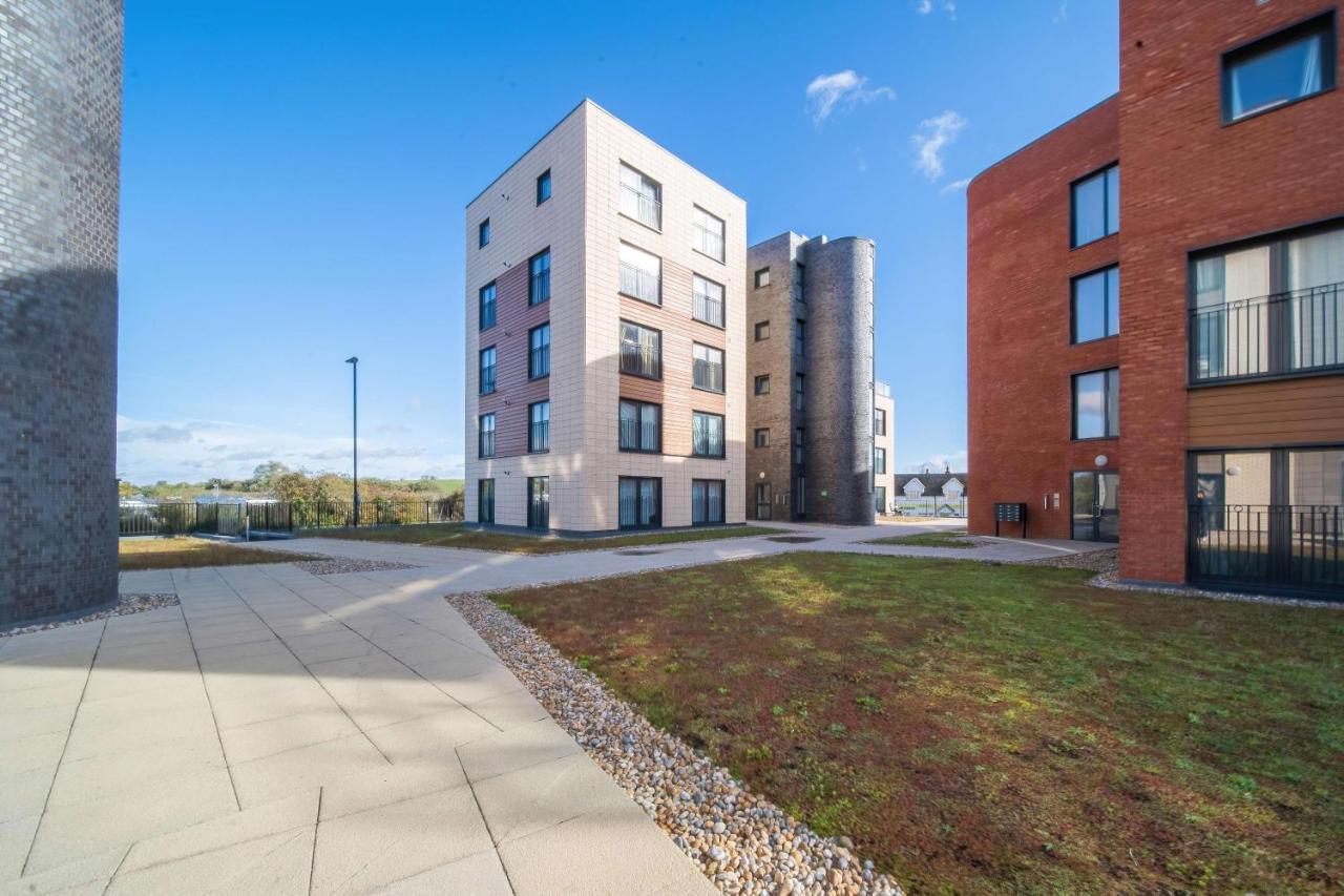 Livestay-New Private Apartment Building Minutes From Heathrow Слау Экстерьер фото