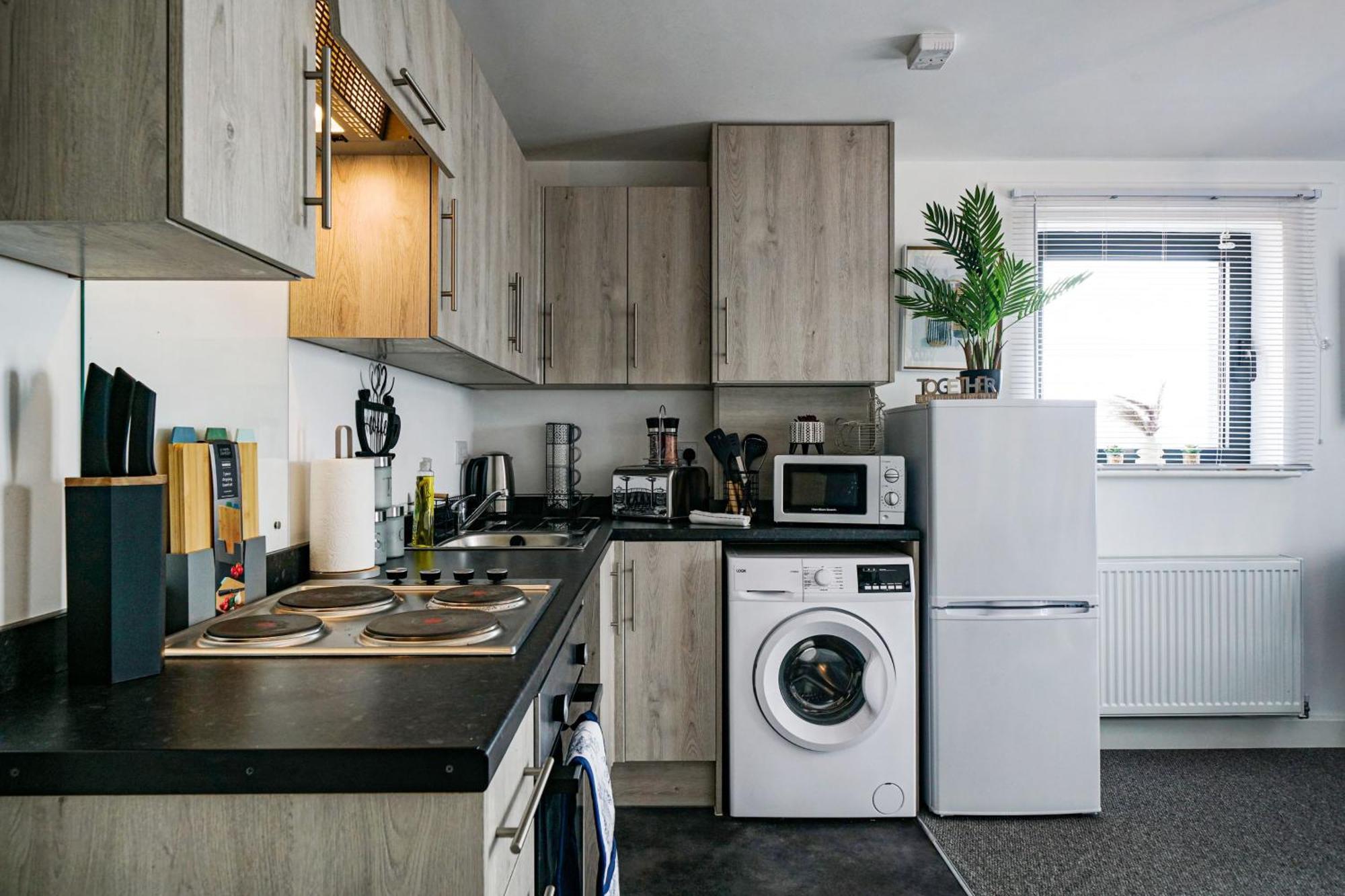Livestay-New Private Apartment Building Minutes From Heathrow Слау Экстерьер фото
