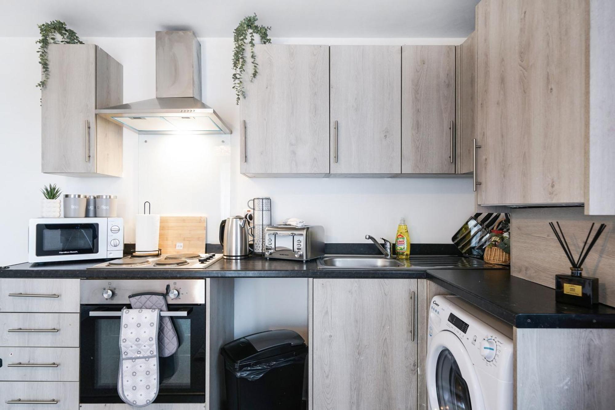 Livestay-New Private Apartment Building Minutes From Heathrow Слау Экстерьер фото