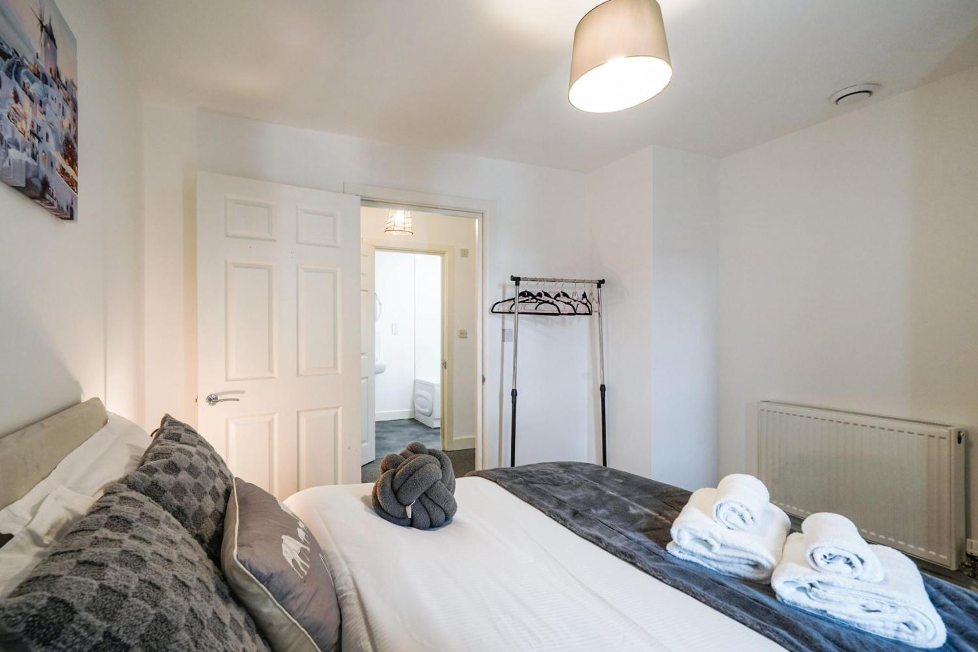 Livestay-New Private Apartment Building Minutes From Heathrow Слау Экстерьер фото