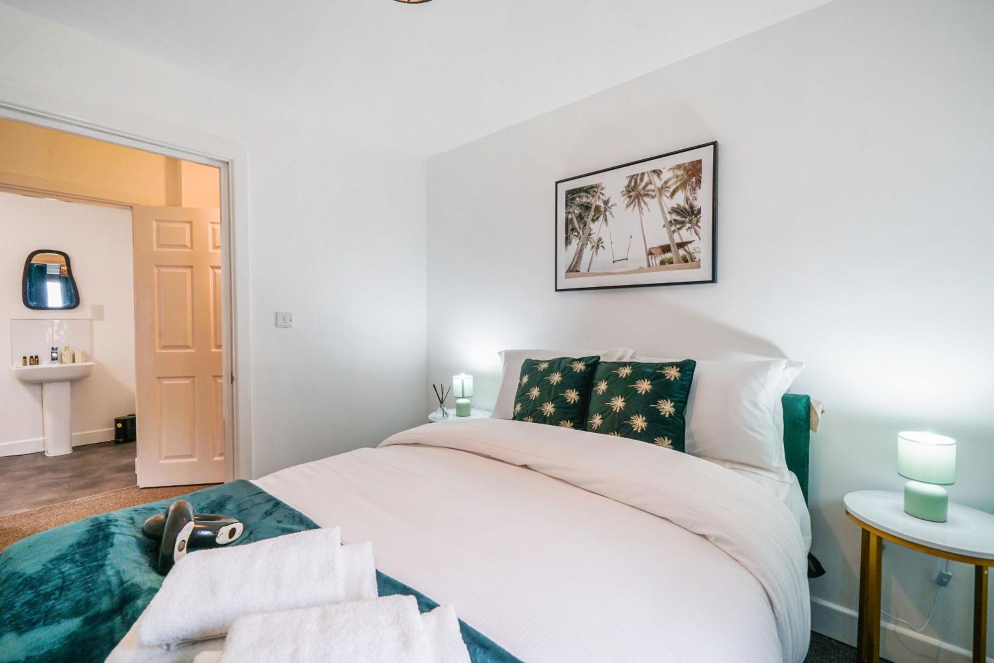 Livestay-New Private Apartment Building Minutes From Heathrow Слау Экстерьер фото